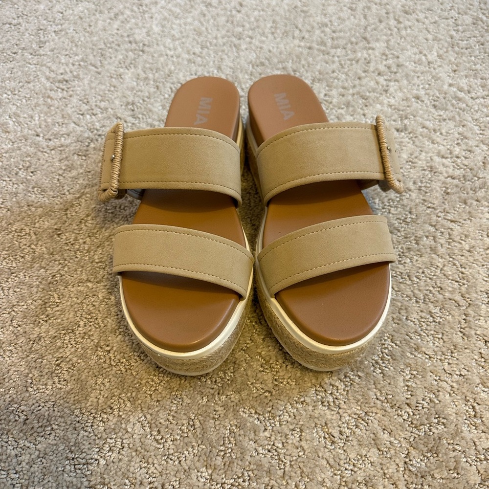 Chic Tan Double Strap Platform Sandals